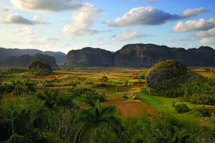 Precioso valle en Cuba CRUCEROS CUBA CRUCEROS LA HABANA CRUCEROS DESDE CUBA CRUCEROS SIN VISA CRUCEROS SIN VISADO AMERICANO CRUCEROS LATINOAMERICANOS CRUCEROS LATINOS